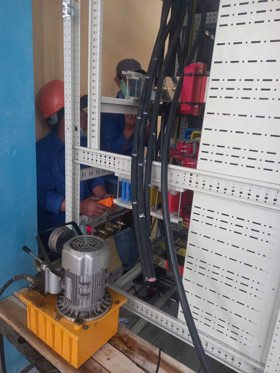 Tháo Lắp & Di Dời Tủ Điện Tận Nơi Tp HCM